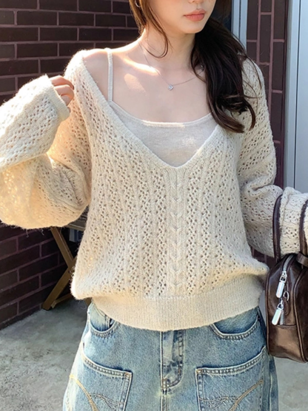 im向首尔假期~v领长毛马海镂空上衣女秋绞花针织罩衫/吊带两件套|undefined