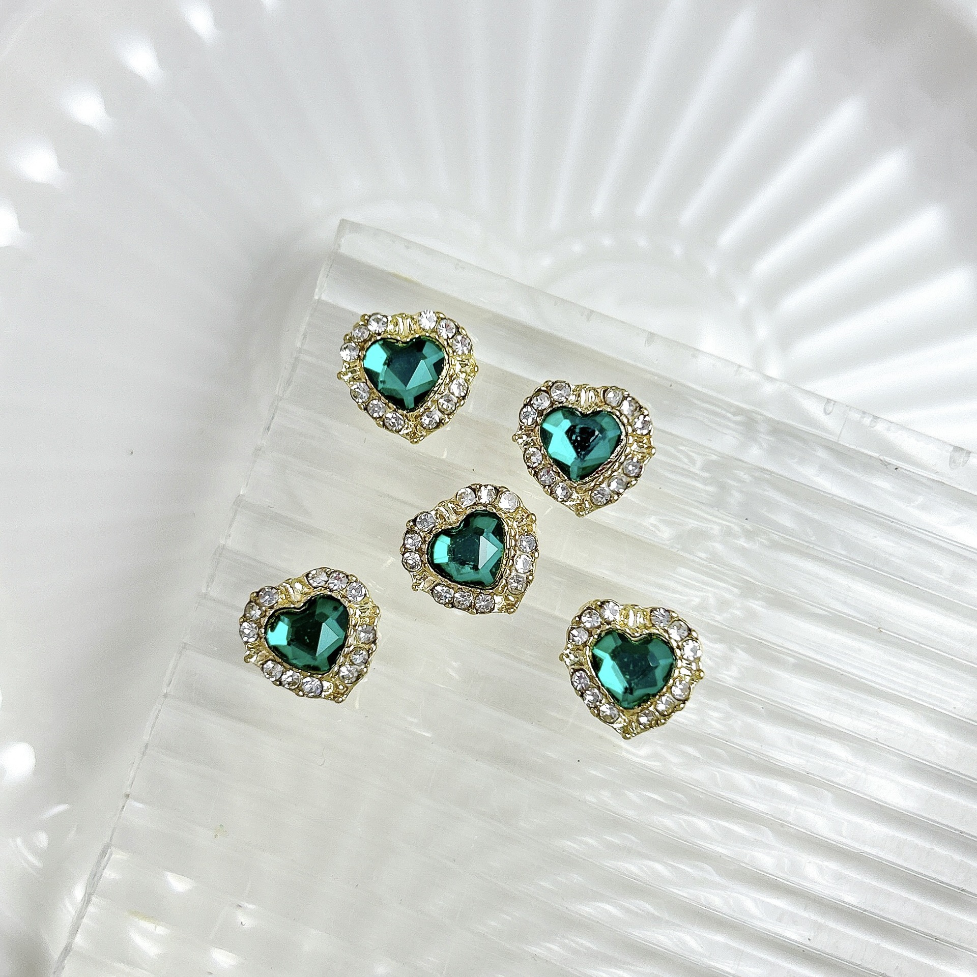 Nueva aleación china joyas de manicura taladro explosión grasa flash Fang amor gota de agua XiFeiYuan la misma armadura de la corte con taladro