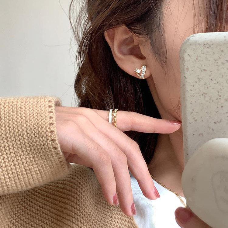 Exquisite compact heart-shaped for women with unique summer temperament, niche design sense, high-end and earrings_voghion.com