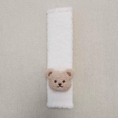 High Luxury Cartoon Safety Belt: Seat belt shoulder pad - lambskin-white-shoulder-pads-lower-half-beige-bear-head