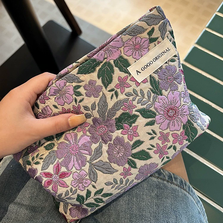 Capacious cosmetic bag, three‑dimensional travel organizer with zipper, stylish printed patterns