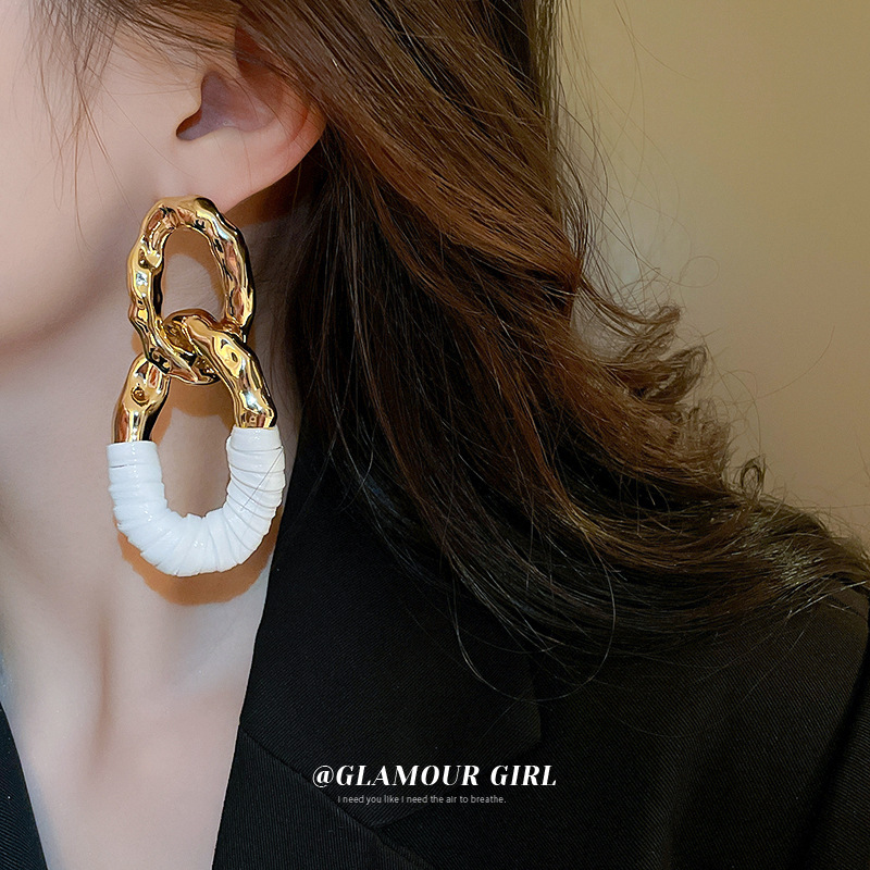 Aguja de plata Oval trenzado plisado cuero bobinado borla pendientes elegantes pendientes de lujo Luz de moda todo-fósforo pendientes de cercanías