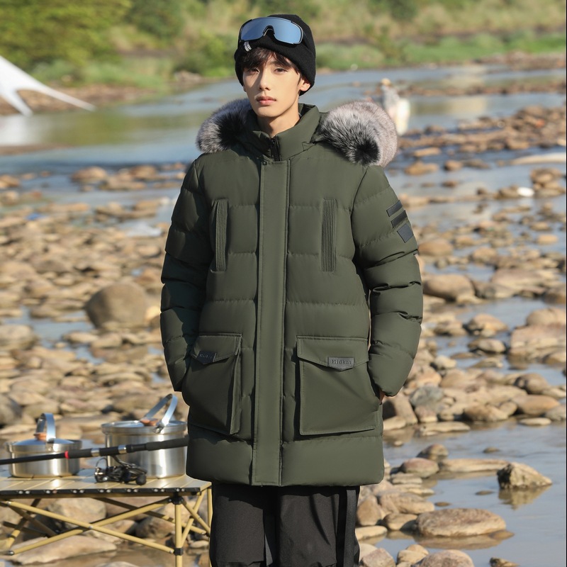 Große, mit Baumwolle gefütterte Jacke für Herren mit abnehmbarer Kapuze und großem Pelzkragen._voghion.com