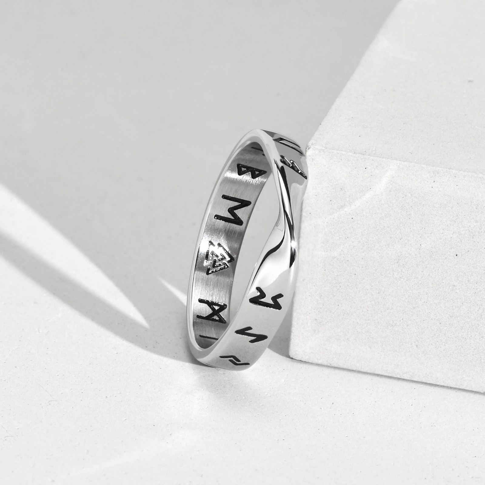 Retro Classic Style Letter Titanium Steel Men's Rings Men Band Rings display picture 4
