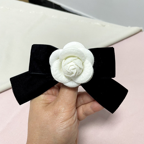 Vintage brocade ribbon butterfly knot camellia brooch with a touch of elegance, suitable for various occasions.
