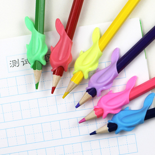 Manufacturer supplies cartoon creative silicone dolphin pencil holder, children's and students' pen correction artifact, multi-color optional