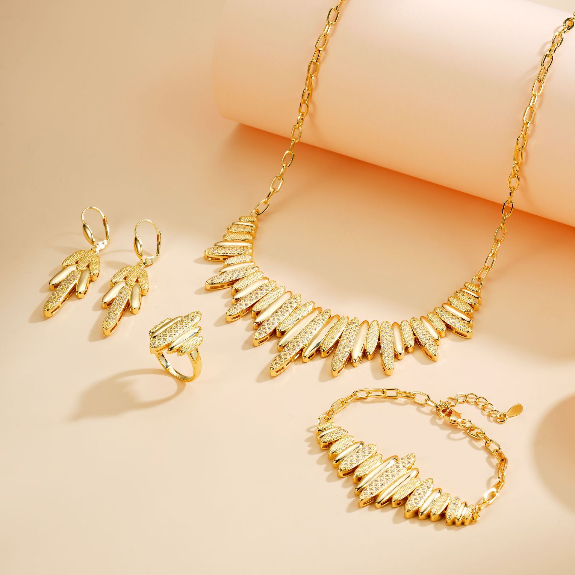 Joyas populares europeas y americanas Zircon set collar de moda de alta gama pendientes pulsera anillo accesorios de banquete set de cuatro piezas mujeres