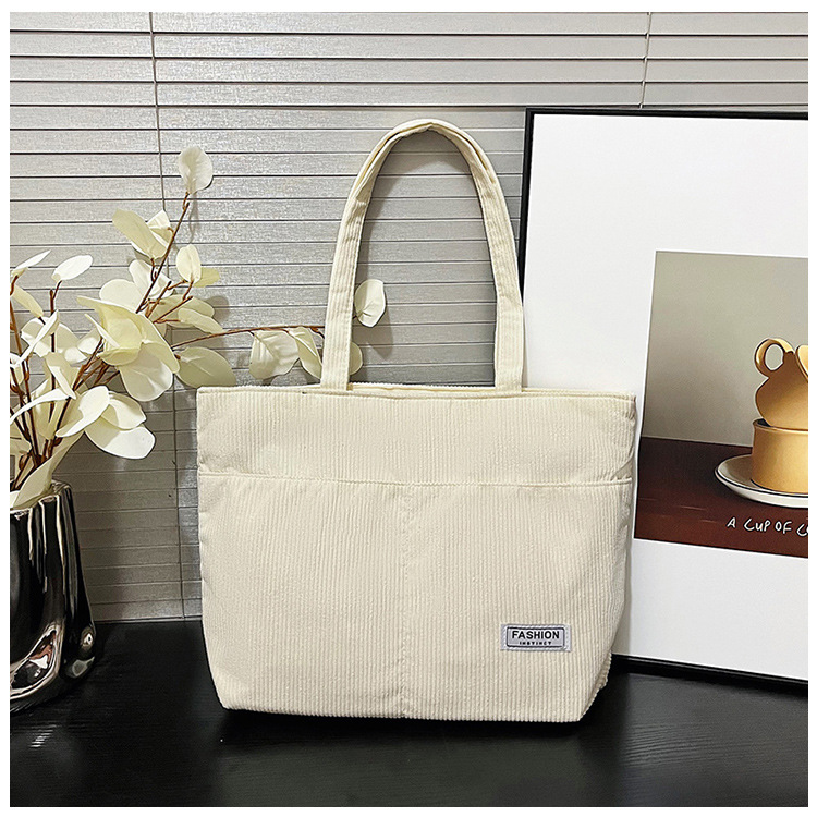 The fashionable and retro bucket bag for women, the new large-capacity versatile crossbody bag for women, and the trendy and elegant tote bag for women are selling well undefined