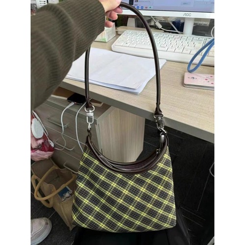 New retro plaid armpit single shoulder bag niche design high-grade texture commuting bag fashion versatile crossbody bag you