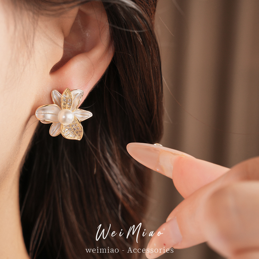 Aguja de plata zircon goteo de aceite flor pernos de orejas estilo coreano delicado nicho pendientes ligeros de lujo alta sensación auriculares al por mayor