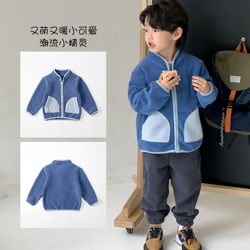 Otoño e Invierno nuevo estilo coreano para niños y niñas Ropa infantil mediana y pequeña para niños Cuello de soporte polar olímpico de doble cara engrosada capa a juego de colores