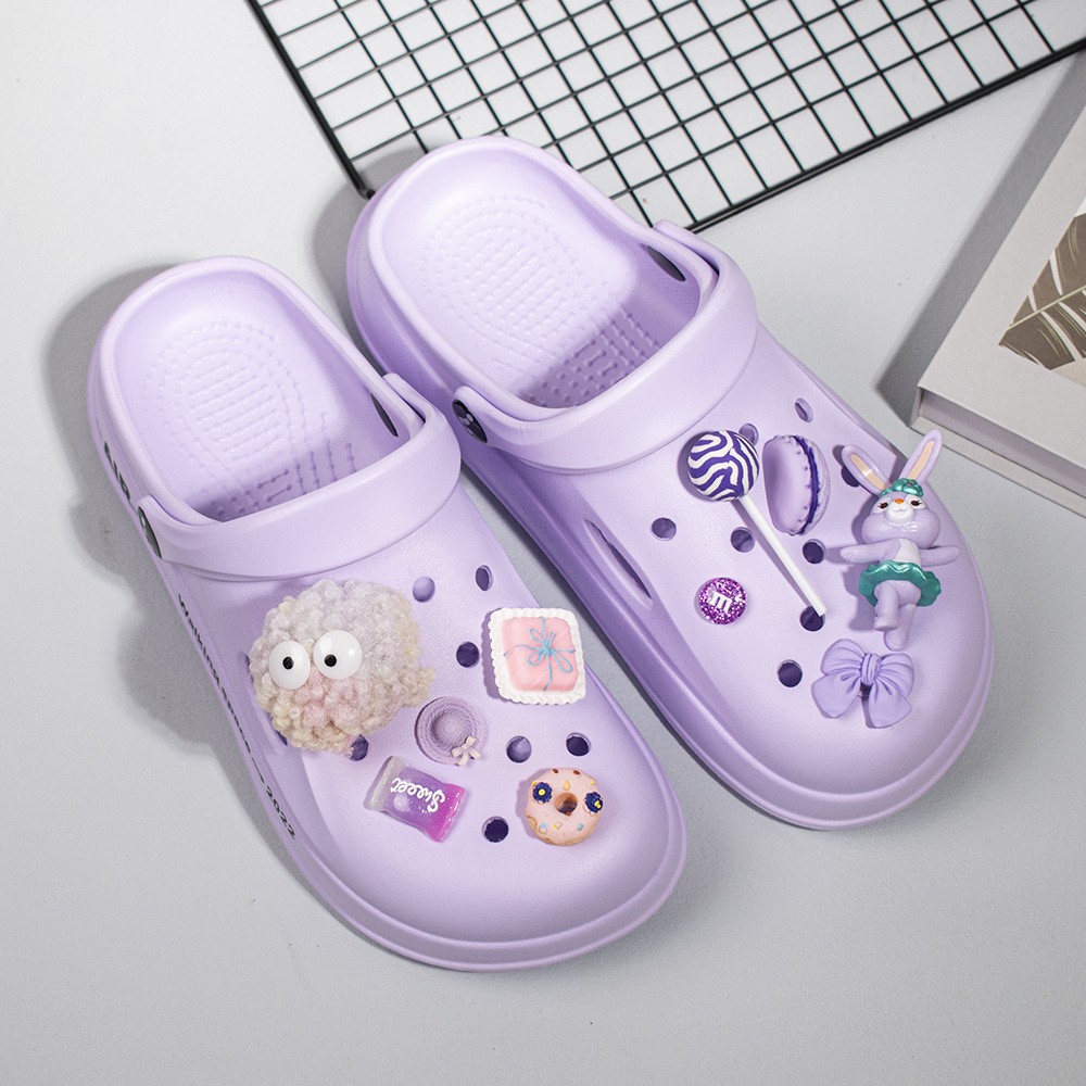 Púrpura colorido agujero zapatos hebilla gradiente en forma de corazón zapatos zapatillas Sandalias hebilla decorativa desmontables dibujos animados novia zapatos flor