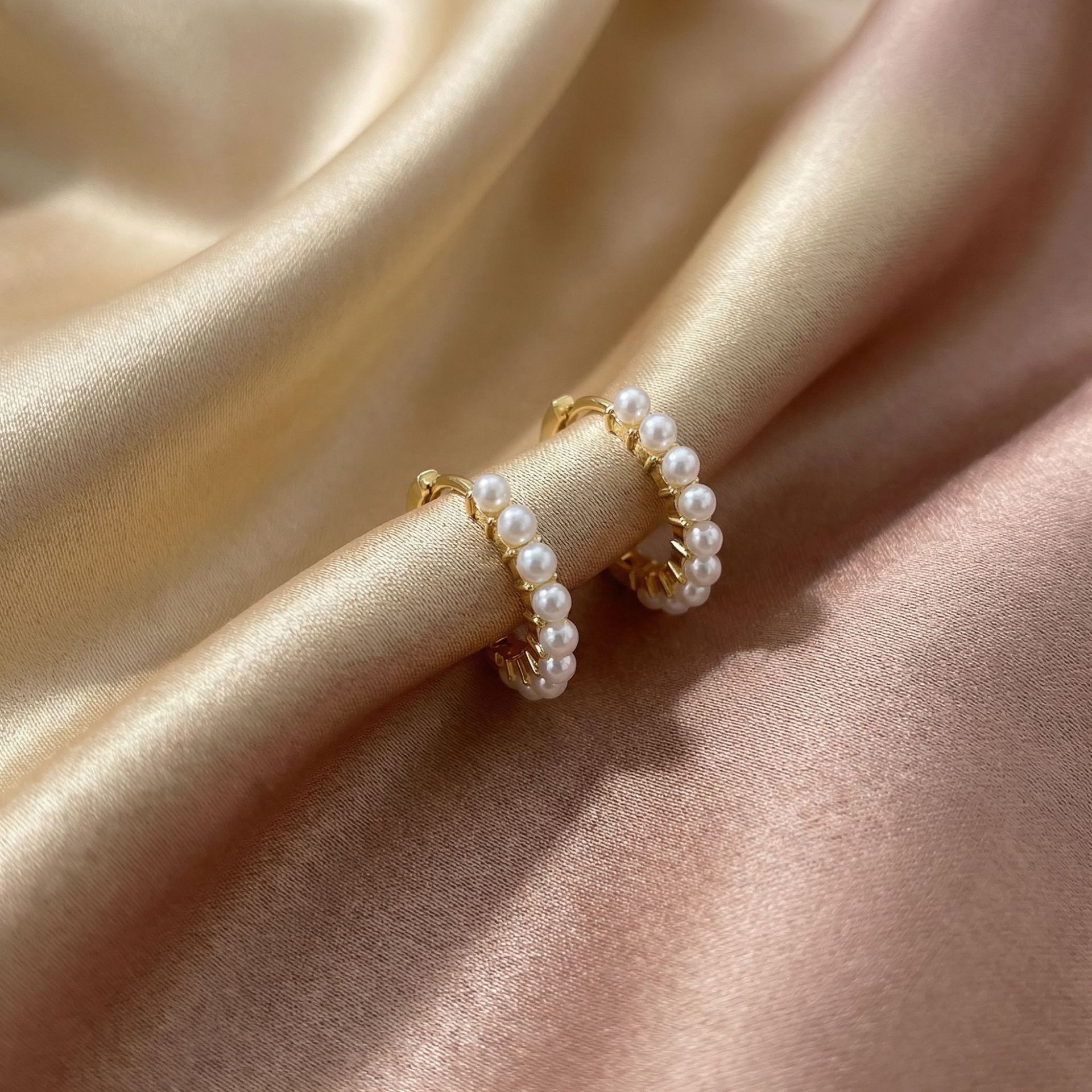 Korean Dongdaemun Imitation Pearl Ear Clips, Light Luxury Niche Design Zinc Alloy Earrings, Elegant and Stylish Fashion Ear Accessories for Women