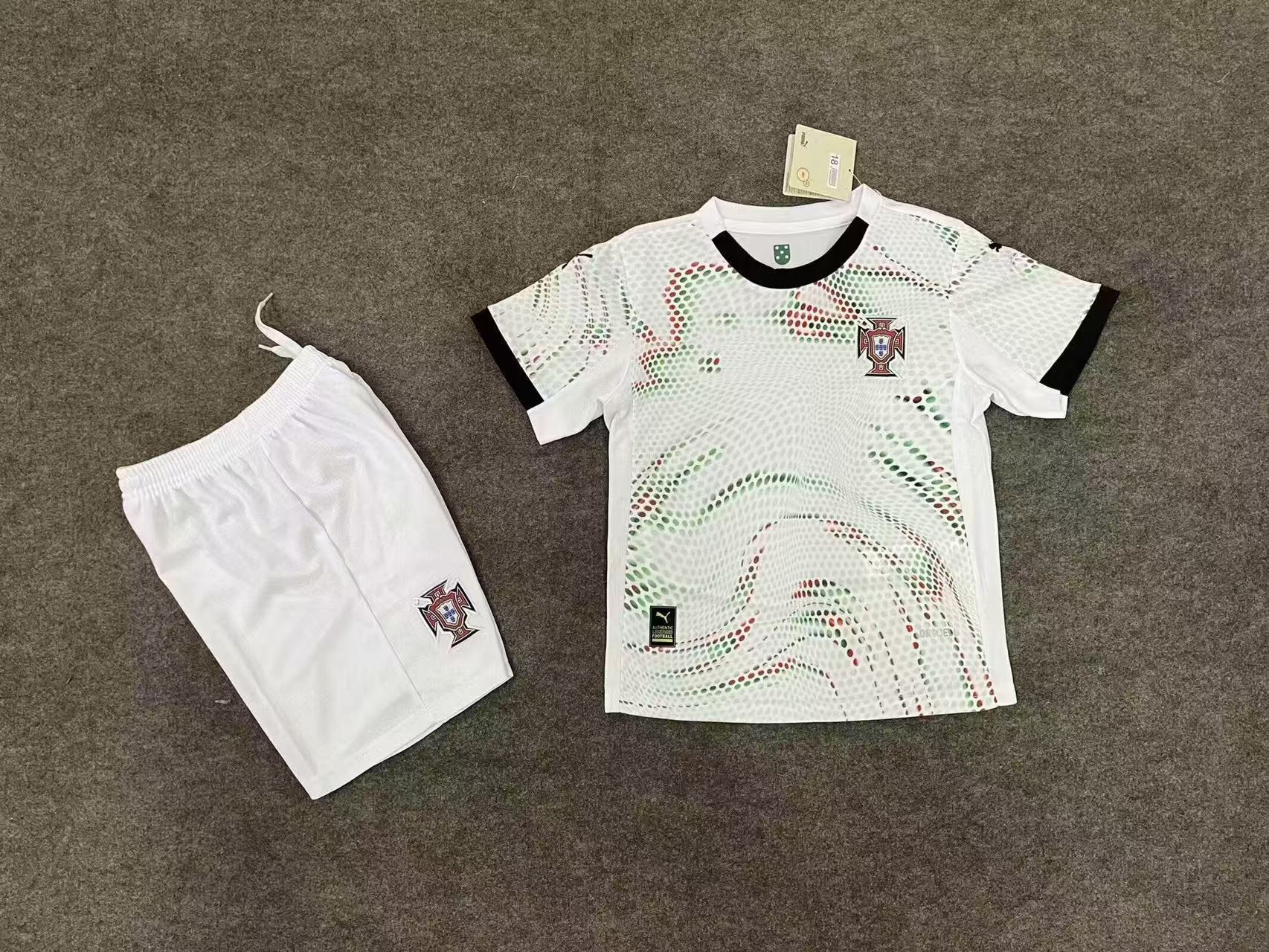 2526 Traje de visitante portugués / 16