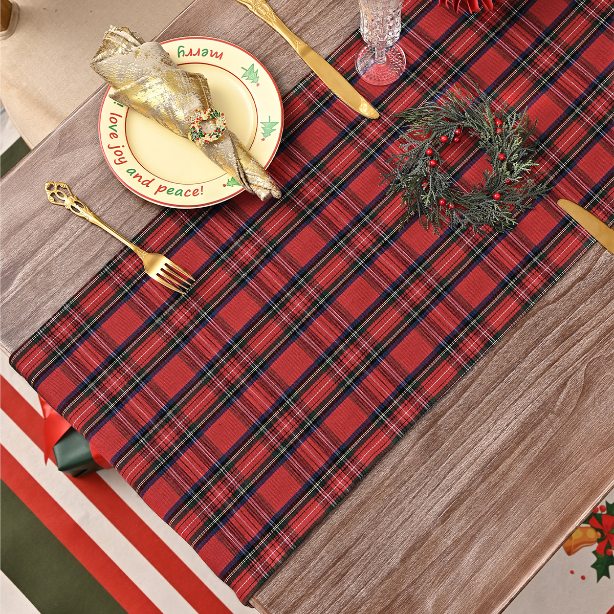 Amazon Navidad transfronteriza bandera de mesa a cuadros rojos bordados tela de mesa escocesa escoba de cuadros fabricantes de banderas de mesa de encaje