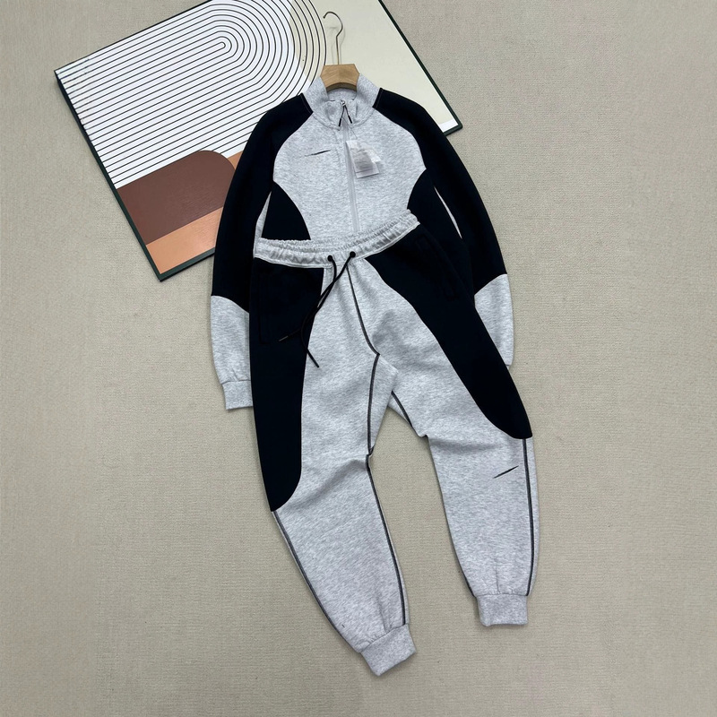 26 autumn cross-border men's overseas popular color-blocked knitted sports casual suits, model number 3811 26 autumn cross-border men's overseas popular color-blocked knitted sports casual suits, model number 3811