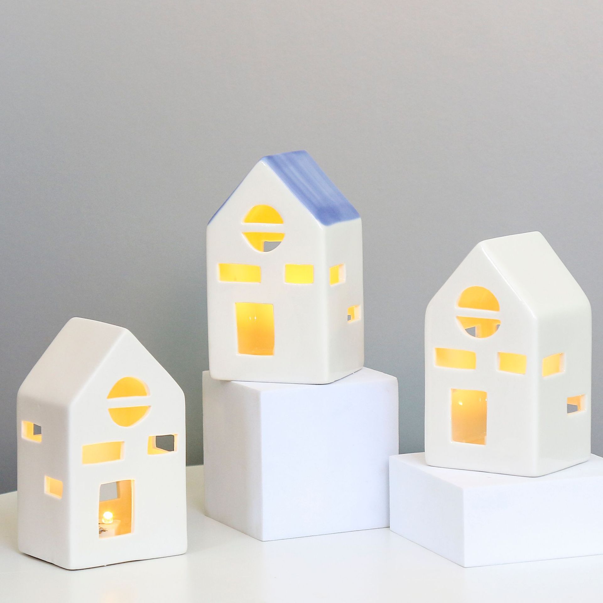 De cerámica de estilo Europeo casa pequeña lámpara de mesa de decoración al por mayor dormitorio creativo decoración de noche luz de la noche decoración artesanía regalo