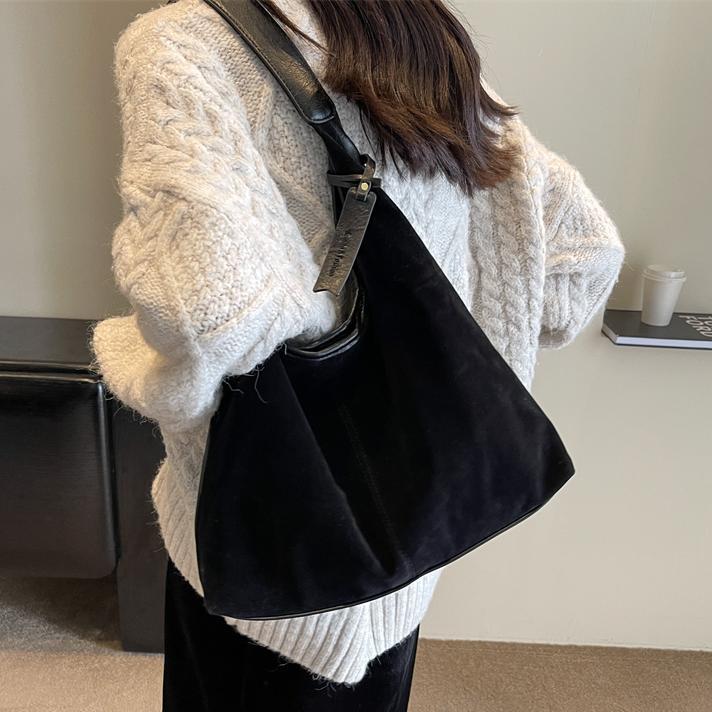 Bolsa de gran capacidad suave esmerilada para mujeres 2024 otoño y invierno nuevo retro viaje bolsa de hombro bolsa de moda extranjera
