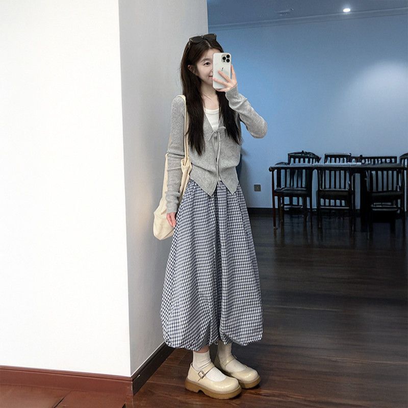 Early Autumn Korean Style College Style Lazy and Versatile Gray Lace-Up Knitted Top Paired with High-Waisted Plaid Bud Skirt
