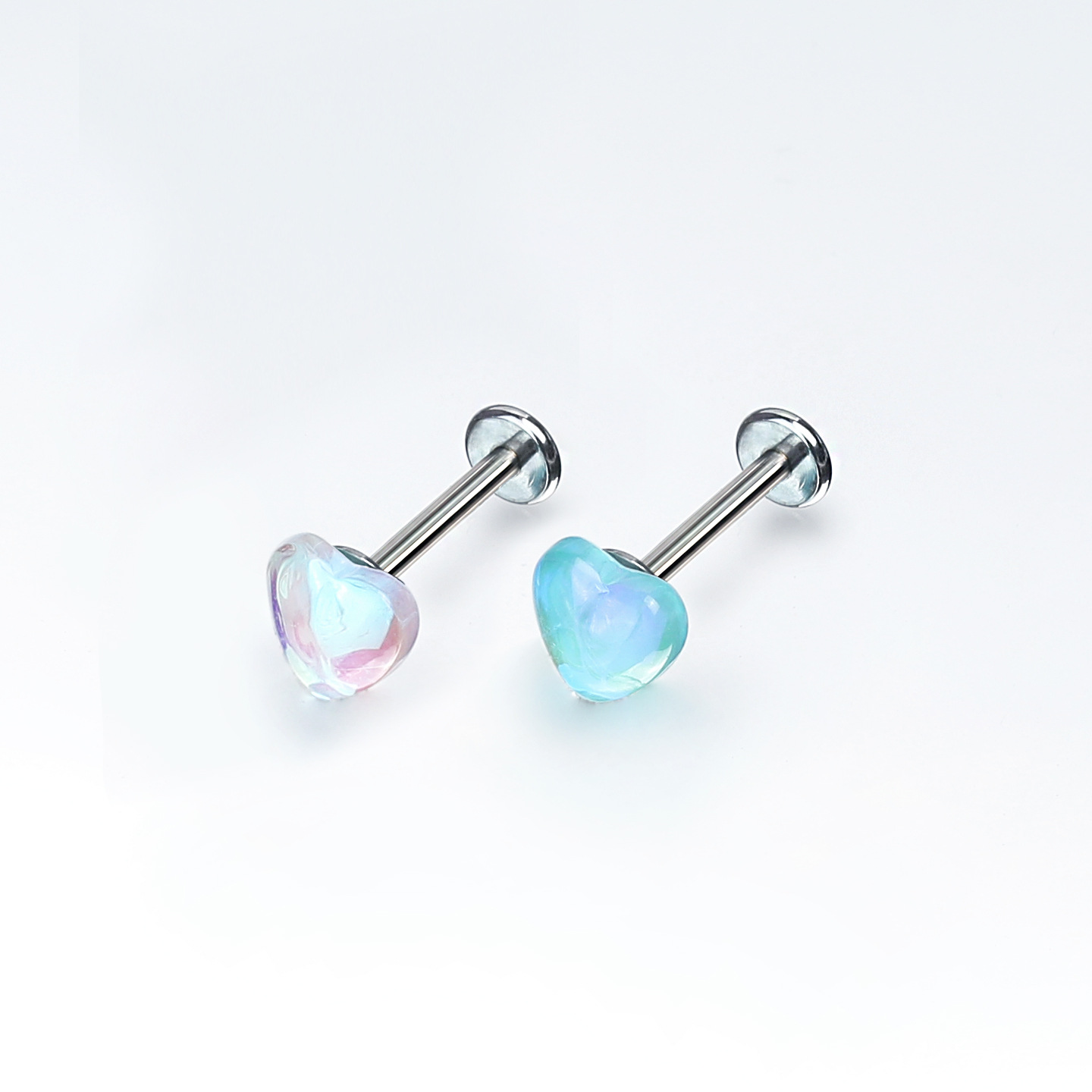 16G labret stud size and finish detail