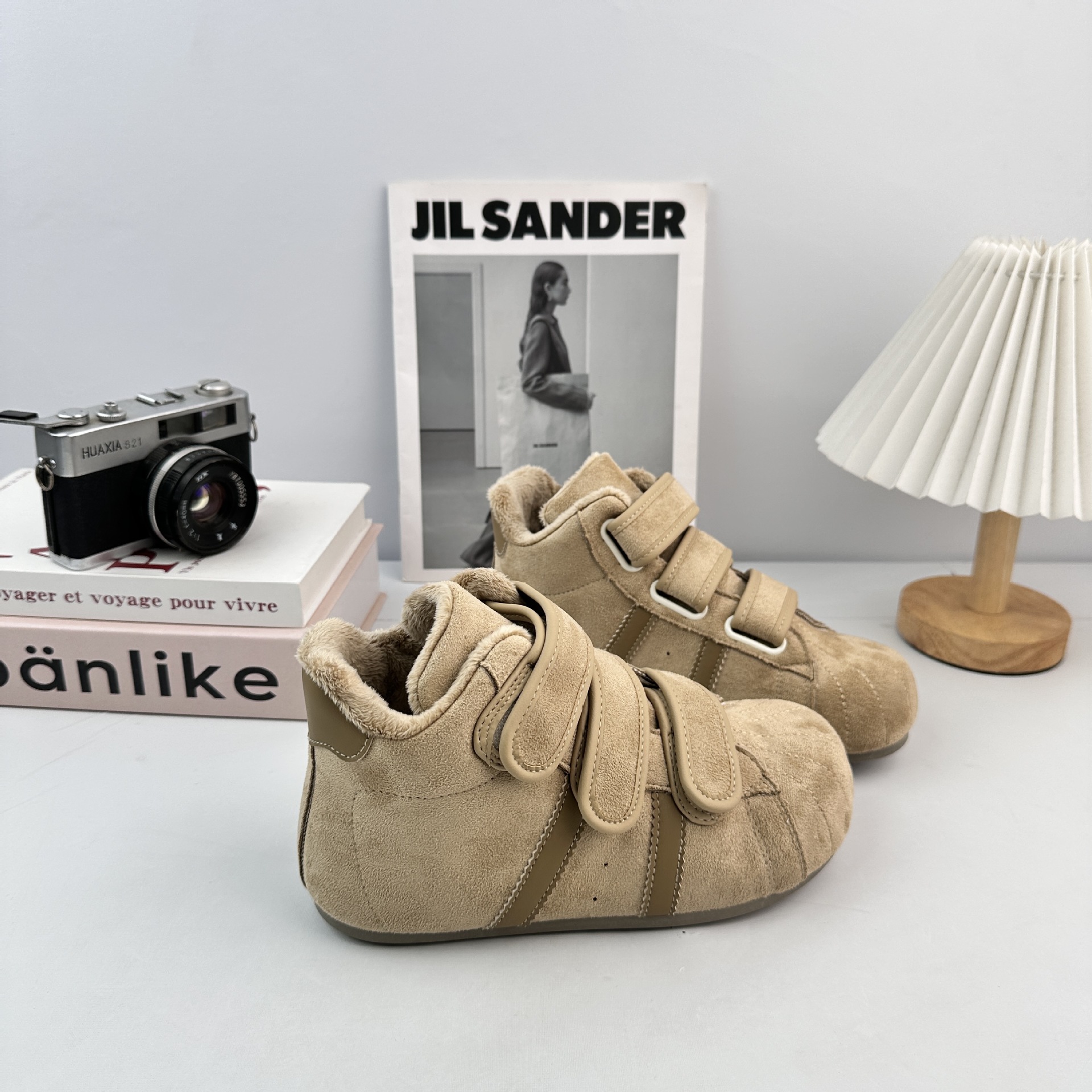 Zapatos de entrenamiento de Velcro de ondas remotas, zapatos de entrenamiento de mujeres feos, capibara, cabeza grande, 2025 zapatos de invierno de moda de vello, zapatos casuales de patina