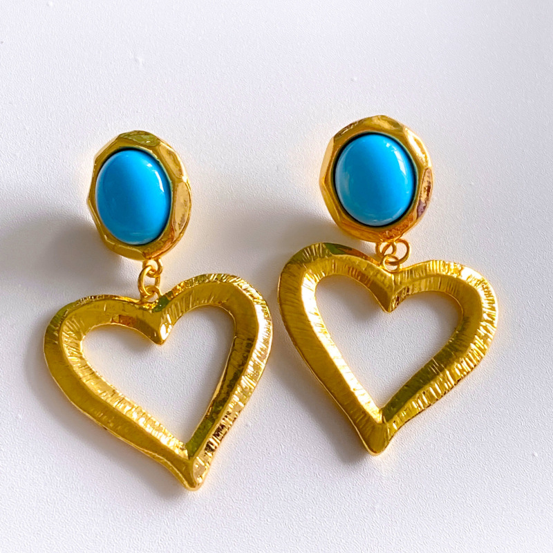 1 Pair Retro Heart Shape Metal Plating Women's Drop Earrings display picture 1