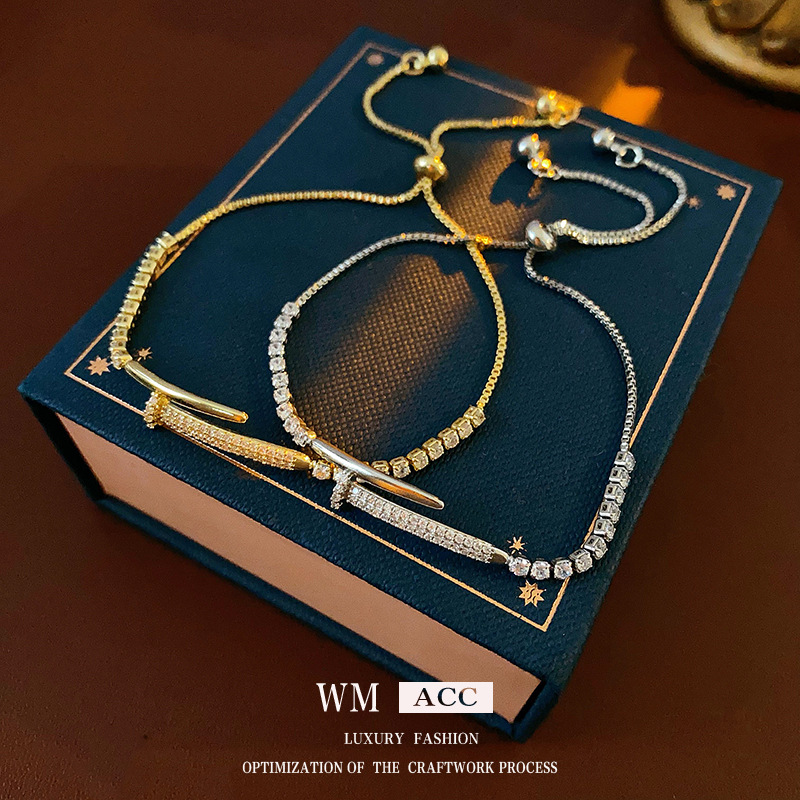 Pulsera sonriente con costuras de circón galvanizado en oro real Pulsera coreana de lujo ligero de alta gama Moda y temperamento simple Joyas femeninas