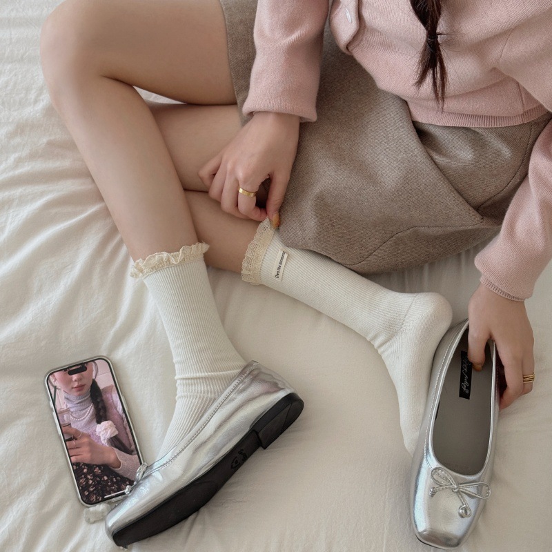 蕾丝花边袜子女2025秋季新款字母布标中筒袜黑白灰抽条甜美堆堆袜|undefined