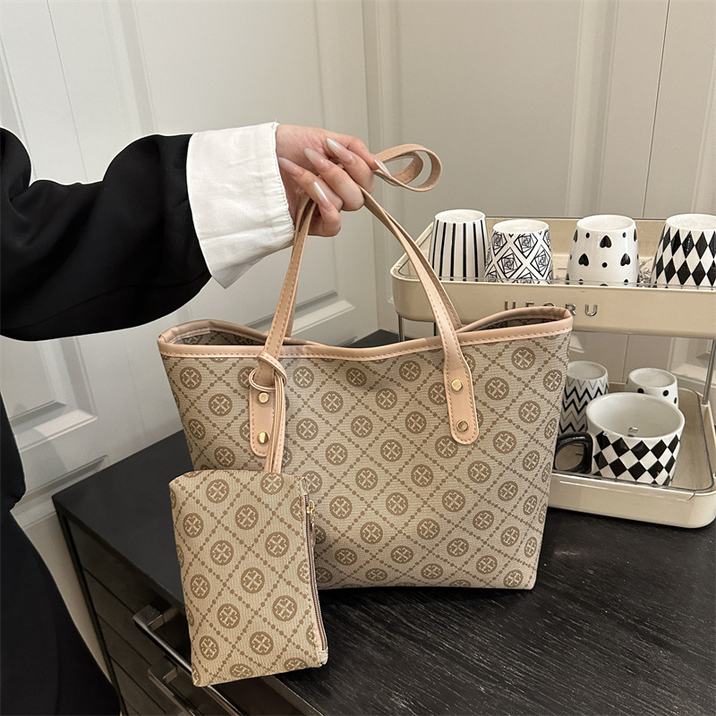 Retro Handheld Tote Bag Women's Bag 2025 New Plaid Versatile Office Worker Shoulder Bag Commuter Armpit Mother-In-Law Bag