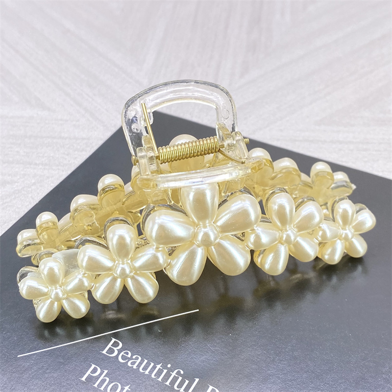 Costura perla cinco redondo corazón Plum Blossom pinza grande espalda Cabeza updo 2 yuanes tienda física accesorios para el cabello accesorios para la cabeza