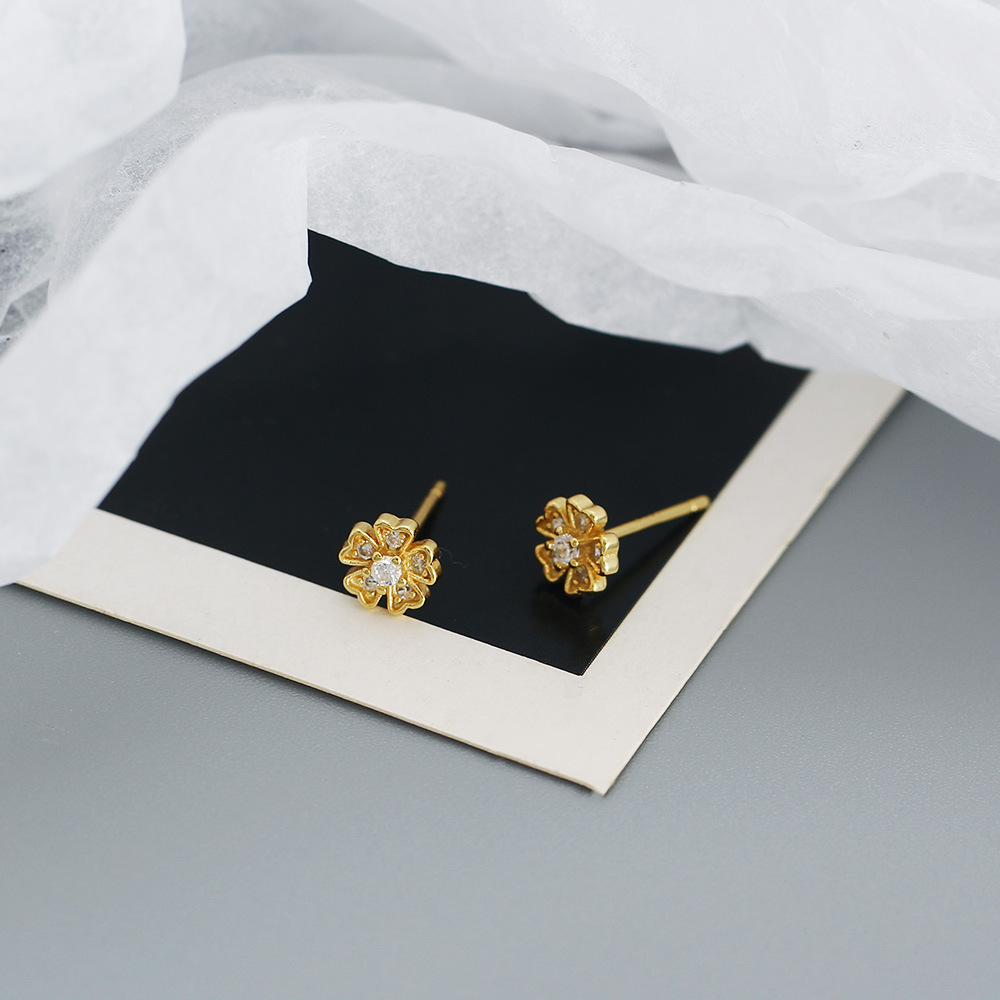 Sweet Flower Silver Plating Zircon Ear Studs 1 Pair