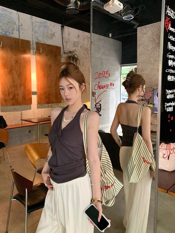 Pure Desire ツイスト V ネック美しいバックホルターベスト女性の夏スリムフィットノースリーブアウターデザインショートボトムトップ|undefined