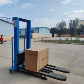 手动堆高车厂家 装货卸货搬运堆高车 液压升高车1吨随车叉图片