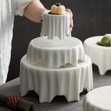 酒店餐厅特色不规则西餐盘白色盘子圆形陶瓷高脚盘意境菜餐具摆盘