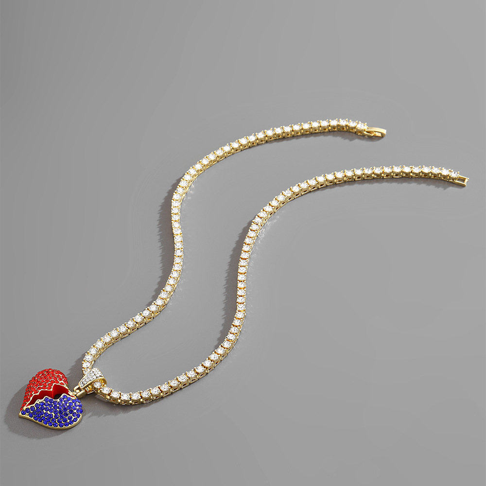 Heart Shaped Necklace Personalized Hollow Alloy Diamond Pendant_voghion.com