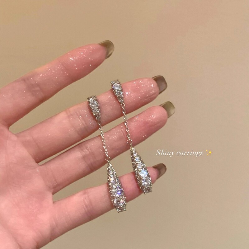 Let Me Dazzle Zhao Lusi and Xu Yan with the Same Style ~ Water Drop Tassel Earrings for Women, Accessible Luxury, High-End Elegant Earrings and Earrings