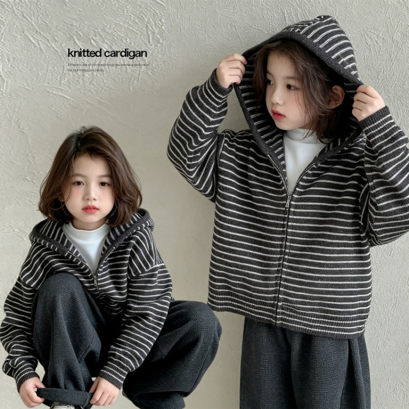 Girls' sweater cardigan, spring/autumn 2026 new style, fashionable children's clothing, little girls' autumn outerwear, children's autumn knitwear