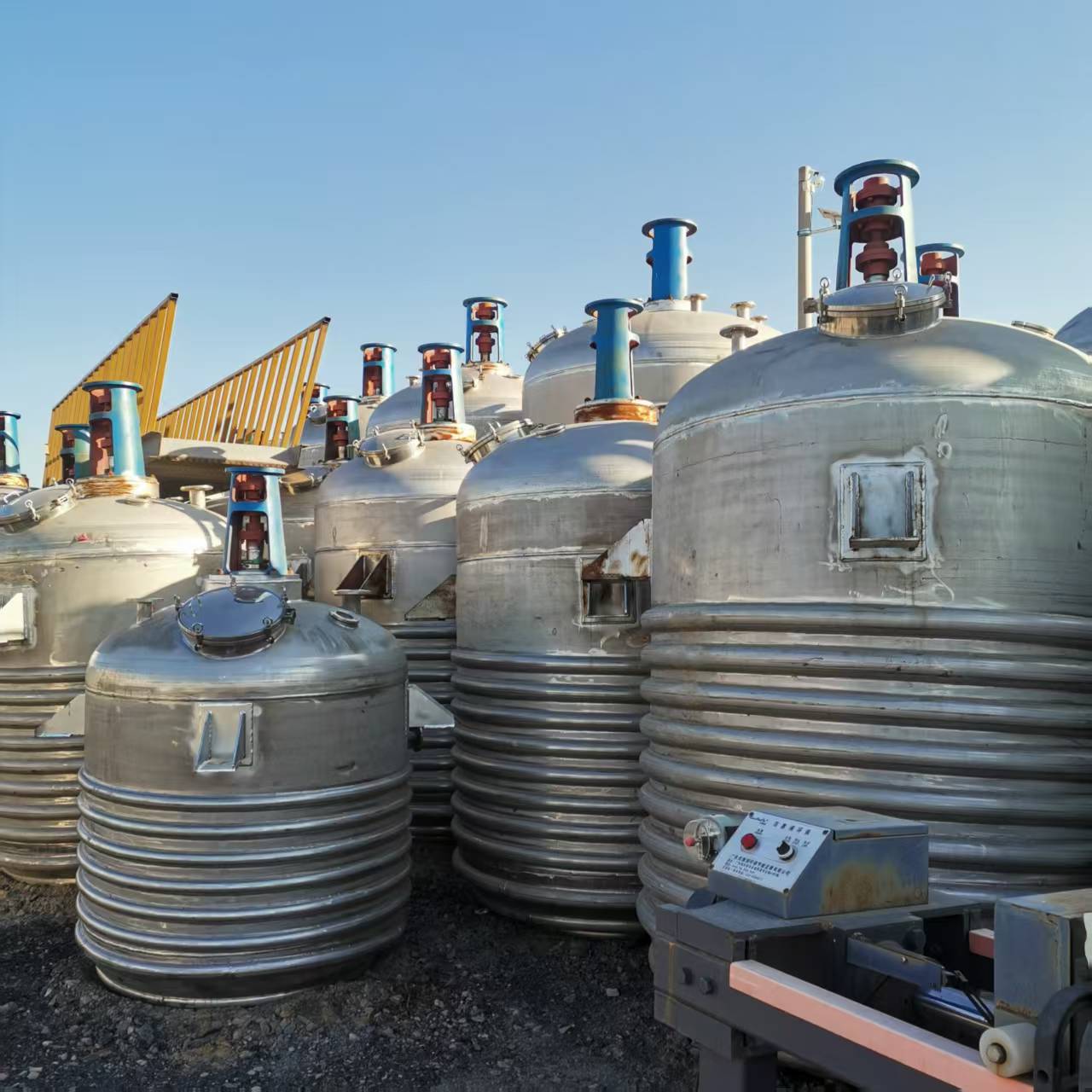 304不锈钢内外盘管蒸汽导热油加热密闭搅拌反应釜搪瓷夹套