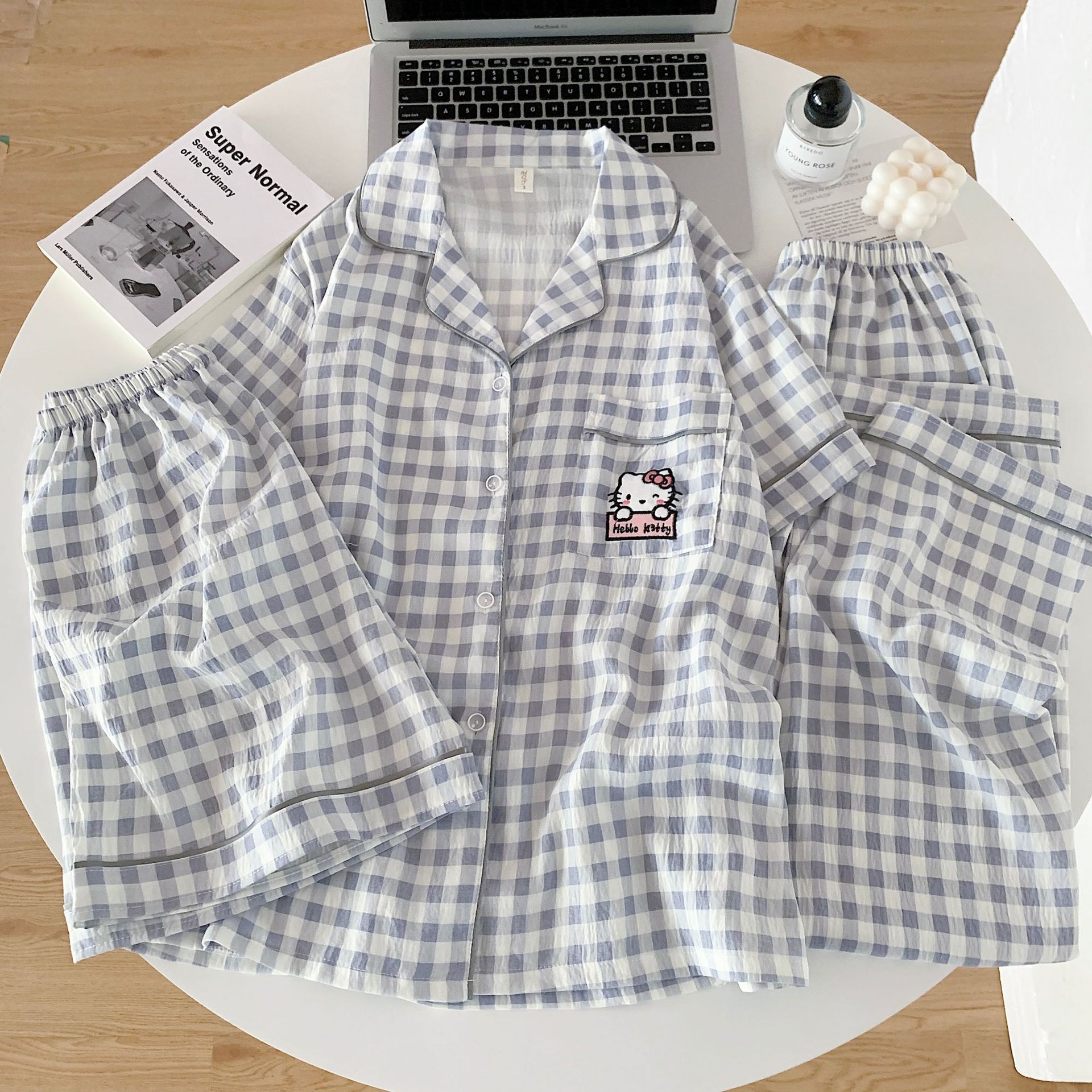 Al por mayor transfronterizo de tres piezas nubes algodón pijama cardigán con solapa mangas cortas pantalones cortos de dibujos animados a cuadros ropa para el hogar