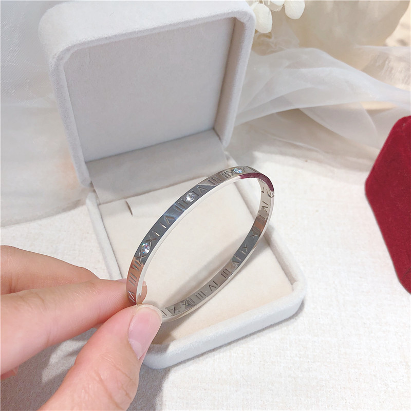 R35 镂空罗马数字 银色 ¥9