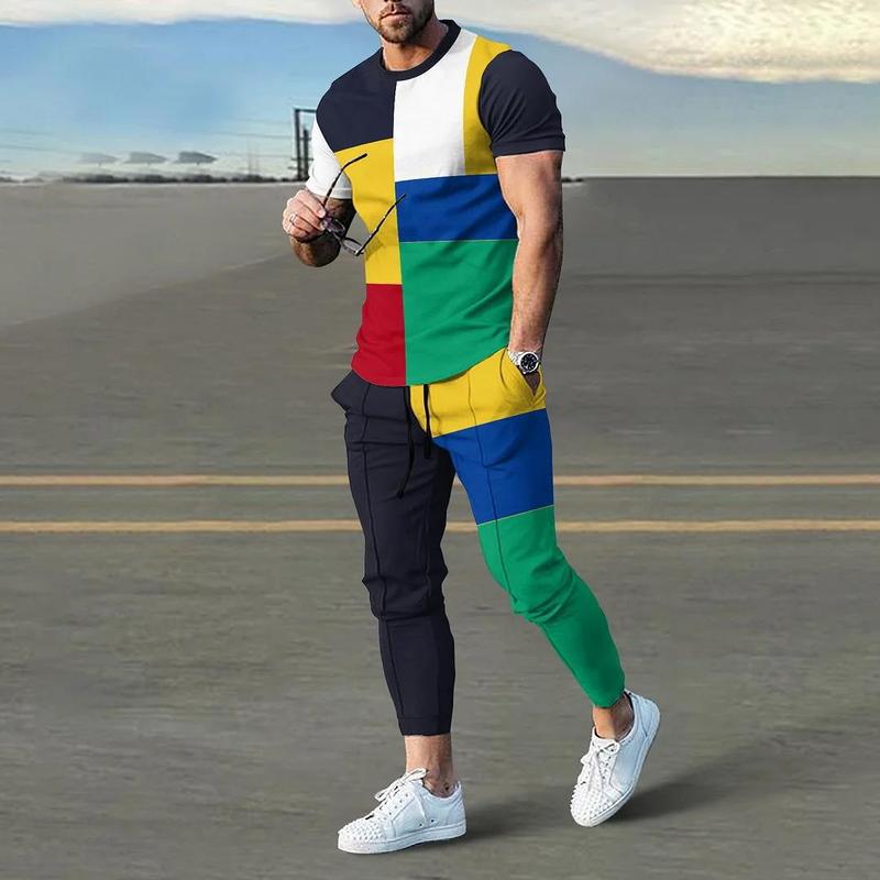 男性のスーツの夏の青年の半袖のtシャツのストライプは色のゆったりした弾力の薄い運動のズボンの2つのセットをつづり合わせます。|undefined