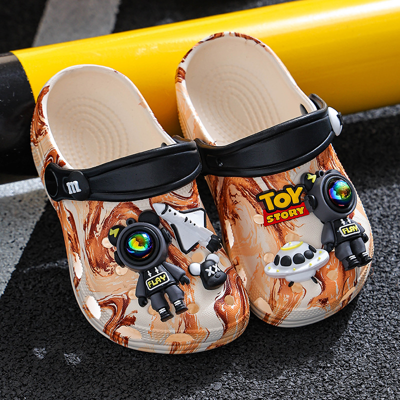 Summer Children's Clogs for Boys and Girls, Non-Slip, Comfortable for Stepping on Poop, Parent-Child Outdoor Beach Sandals for Older Children and Toddlers