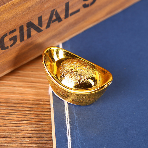 New Year decorations, figurines, ingots, treasure pots, savings banks, shopping mall shapes, hotel scene arrangements, window displays, office decorations