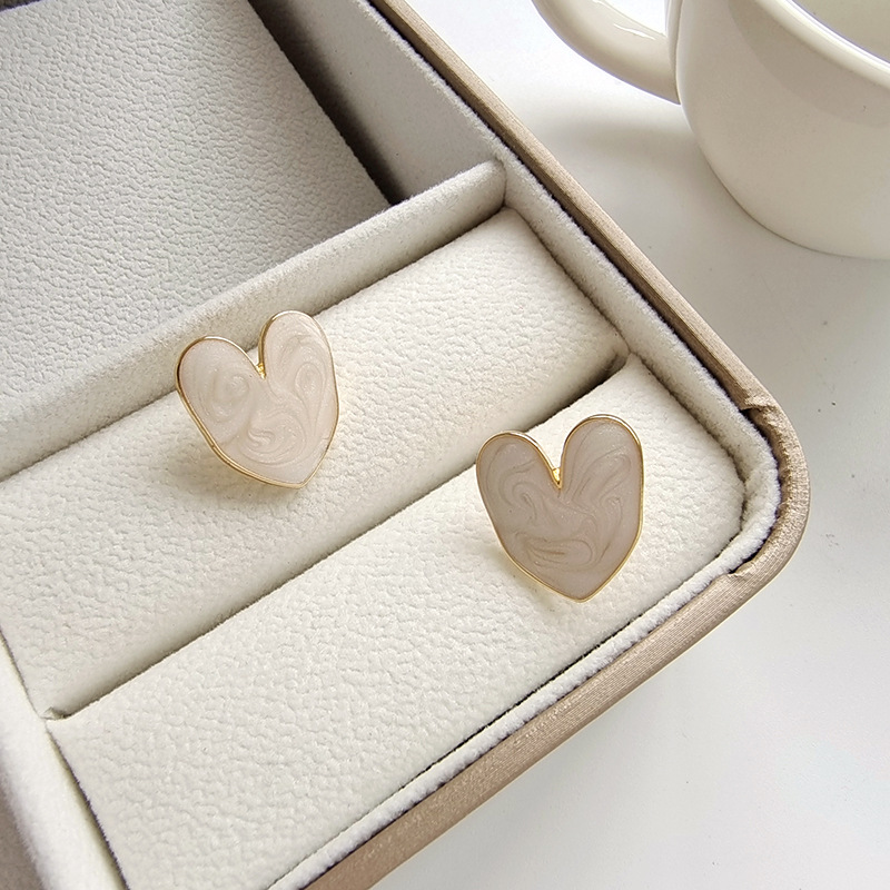 Fashion Heart Shape Alloy Stoving Varnish Ear Studs display picture 4