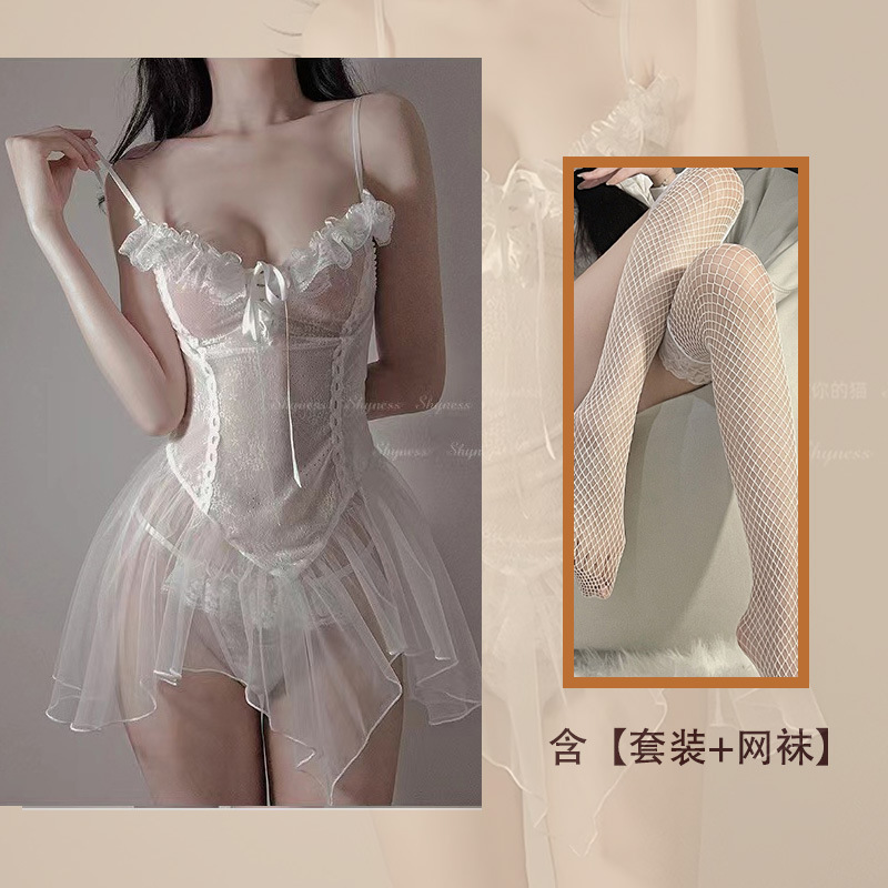 흰색 정장 + 흰색 망사 스타킹