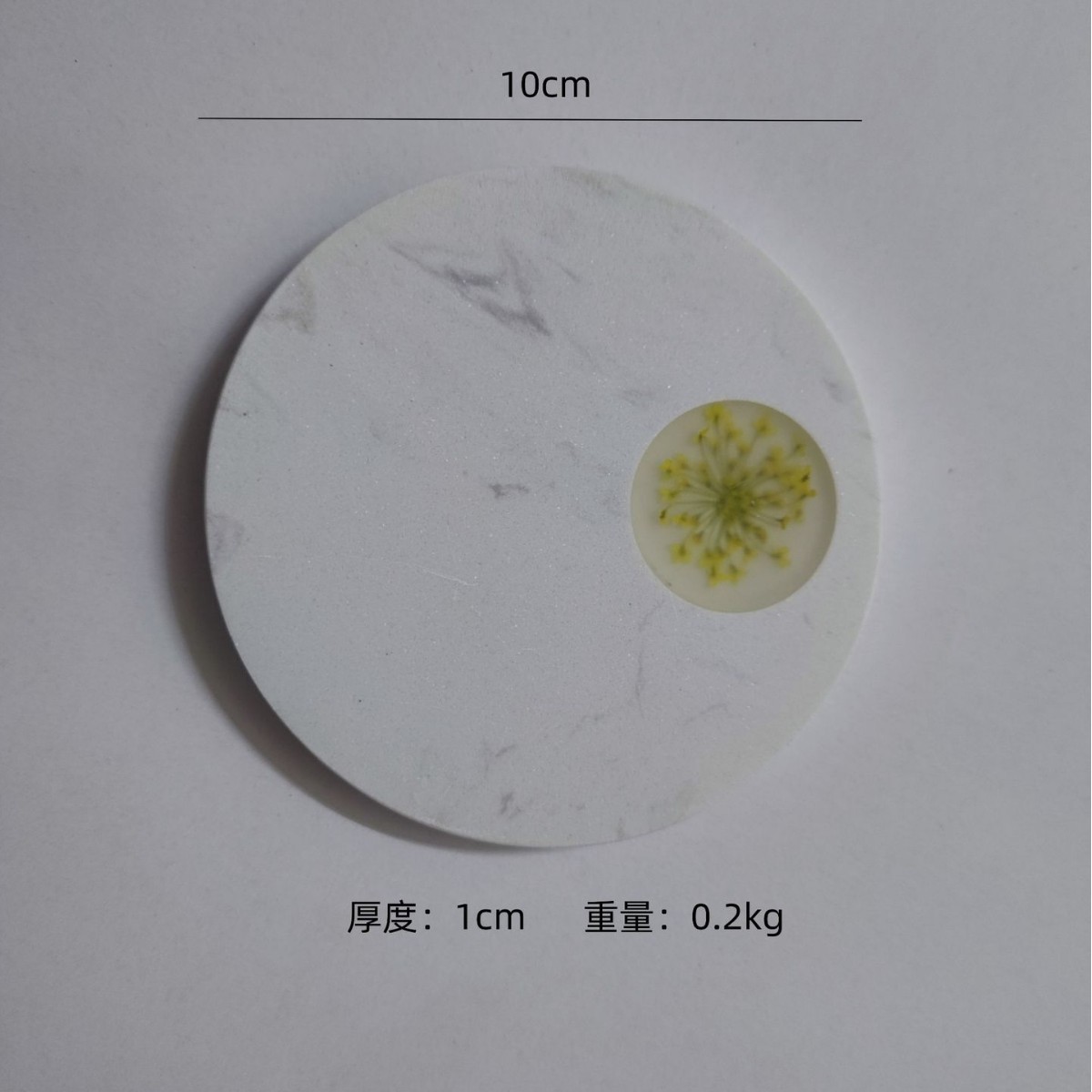 옆면에 노란 꽃