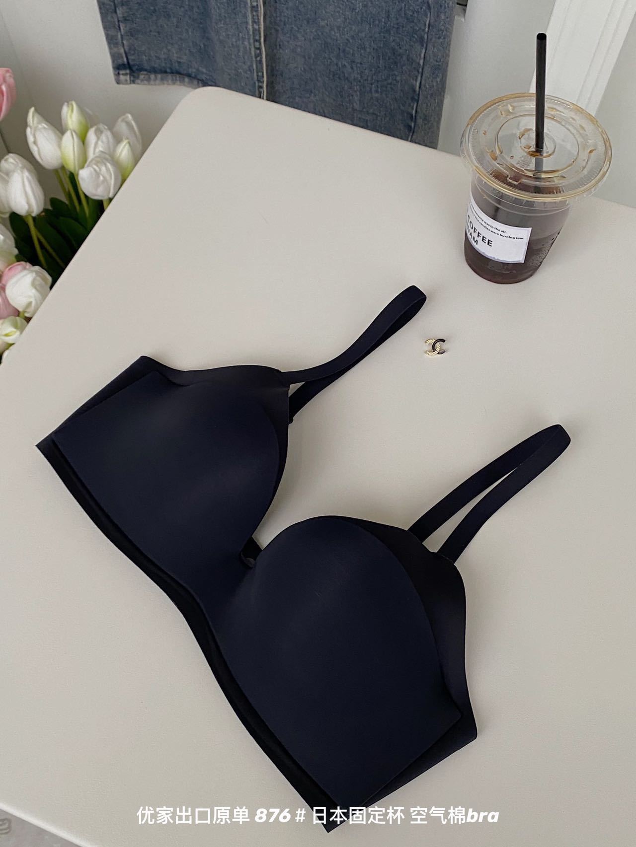 Ropa interior de aire de copa fija delgada de verano para mujer Copa de una sola pieza inalámbrica sin costuras pequeño cofre reunido sujetador de soporte suave