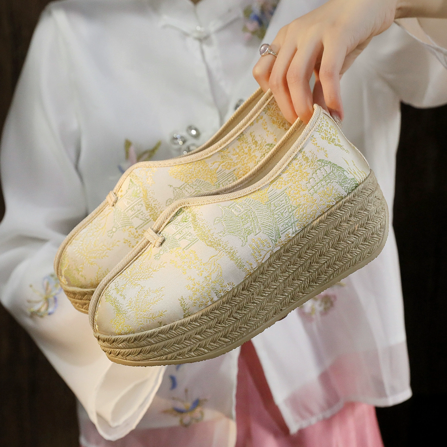 Обувь Hanfu 5 см с толстой подошвенной весной и осенью новый сплошной национальный стиль костюм элегантная сцена вышитая ткань туфли одиночные туфли