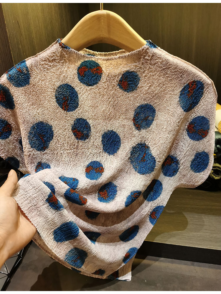 Áo thun nữ tay ngắn cổ tròn họa tiết chấm bi in nhăn phối eo thon gọn — Gạch đỏ, xanh lam, xanh lá cây chi tiết 10
