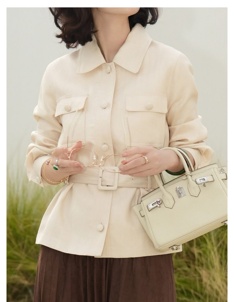 Áo khoác ngắn nữ pha Tencel và linen cổ polo tay dài chiết eo tôn dáng — Màu be chi tiết 12